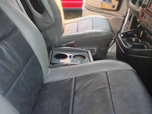 Used 2017 Chevrolet Express 2500 RWD image 29
