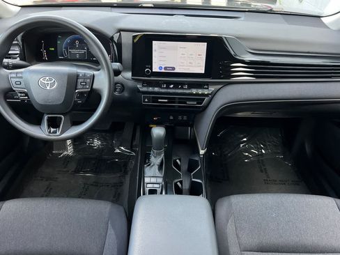 Used 2025 Toyota Camry LE image 4
