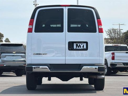 Used 2025 Chevrolet Express 2500 LT w/ LT Preferred Equipment Group RWD image 5