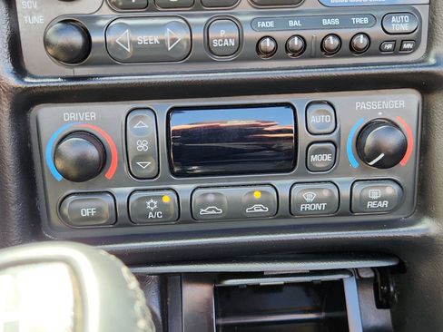 Used 2002 Chevrolet Corvette Convertible w/ Preferred Equipment Group2 RWD image 21
