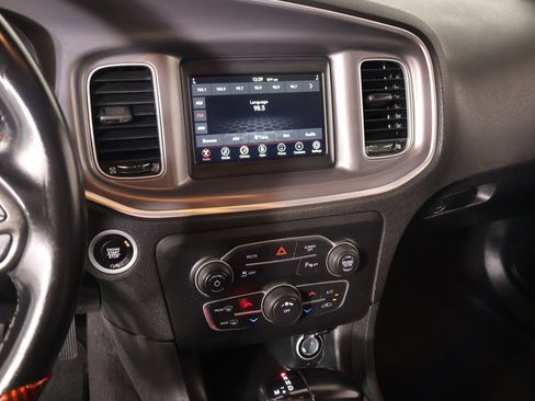 Used 2022 Dodge Charger SXT RWD image 5
