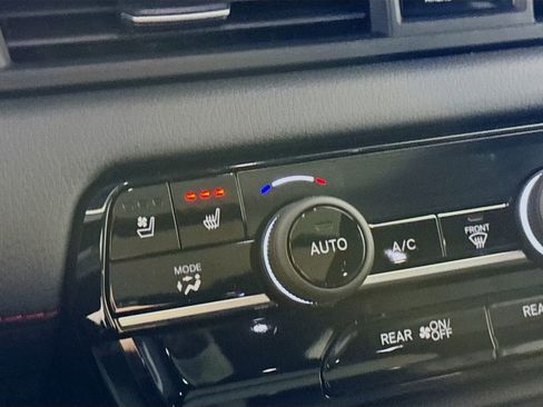 Used 2026 Honda Pilot Black Edition image 17