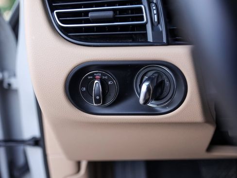 Certified 2024 Porsche Macan AWD/4WD image 20