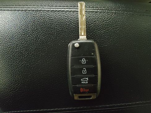 Used 2015 Kia Optima LX image 32