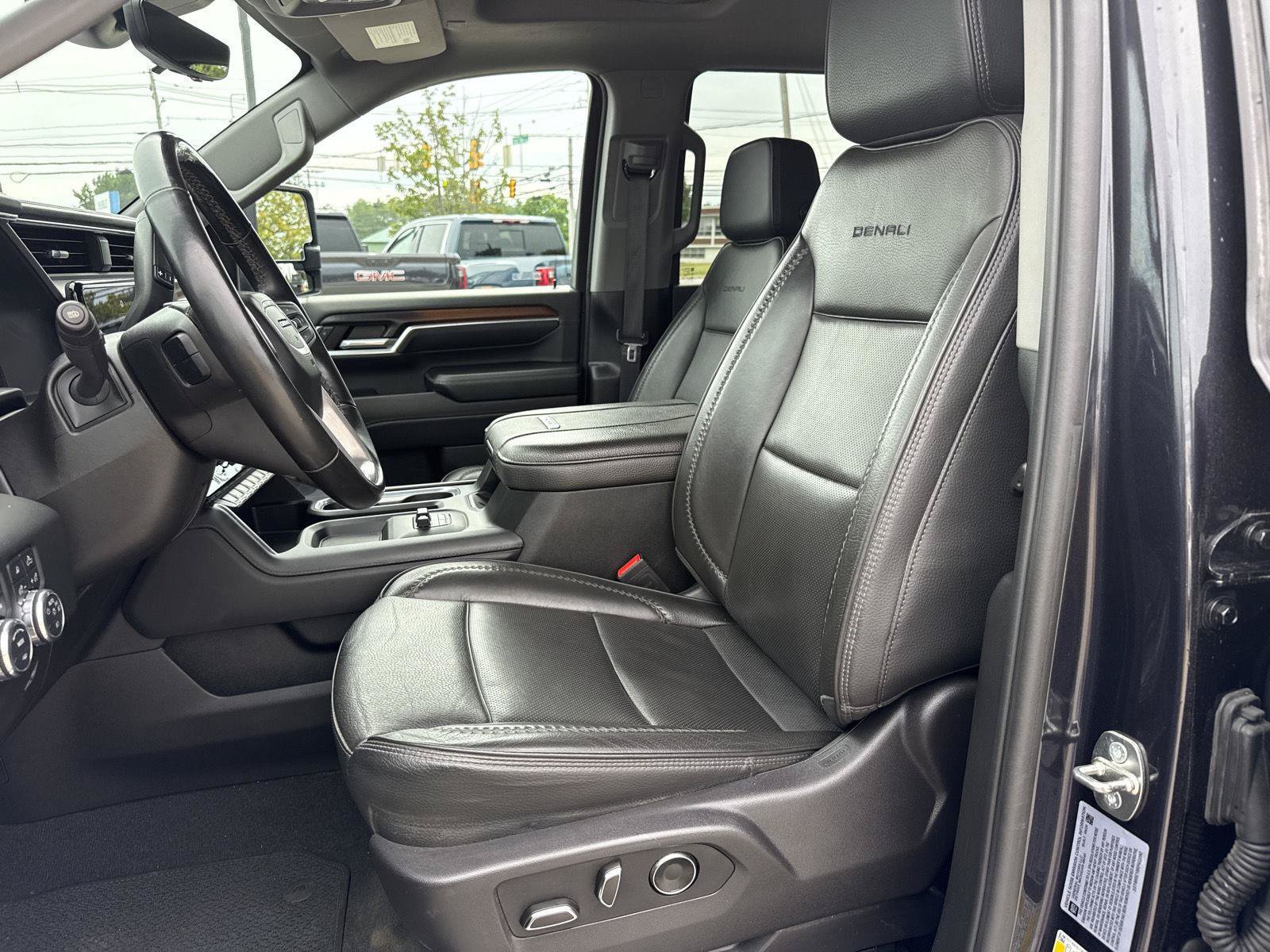 Used 2024 GMC Sierra 2500 Denali w/ Denali Reserve Package AWD/4WD image 13