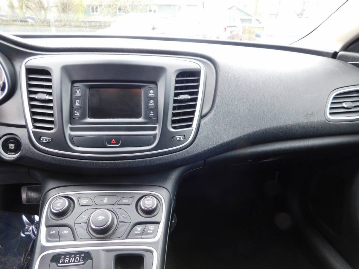 Used 2015 Chrysler 200 Limited w/ Convenience Group FWD image 7