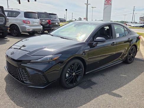 New 2026 Toyota Camry Hybrid FWD image 3