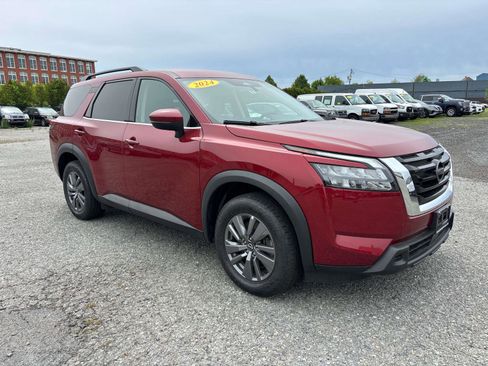 Used 2024 Nissan Pathfinder SV AWD/4WD image 3