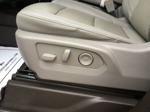 Used 2024 GMC Sierra 1500 SLT image 8