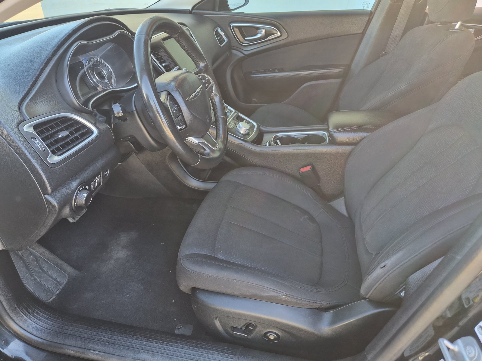 Used 2016 Chrysler 200 Limited w/ Convenience Group FWD image 10