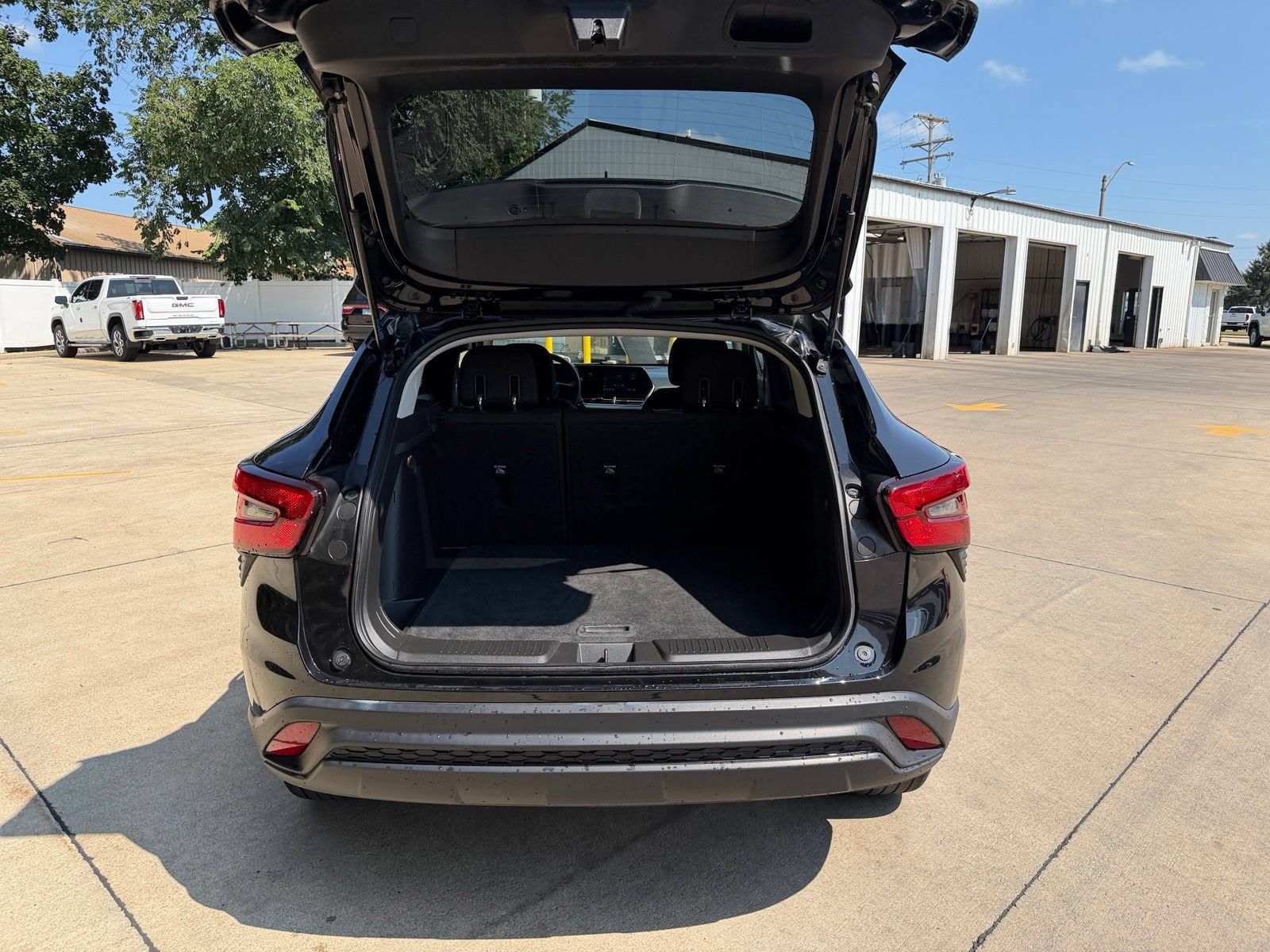 Used 2024 Chevrolet Trax LS w/ LS Convenience Package FWD image 33