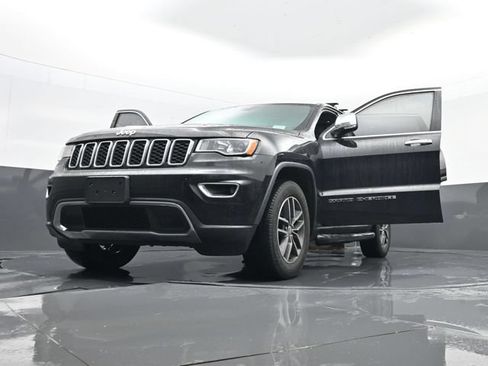 Used 2017 Jeep Grand Cherokee Limited AWD/4WD image 36