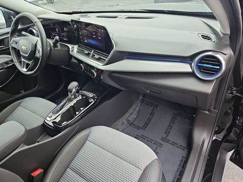 Certified 2025 Chevrolet Trax LT w/ LT Convenience Package image 29