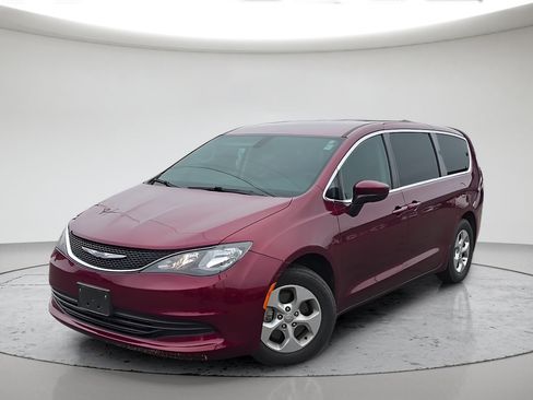Used 2017 Chrysler Pacifica LX w/ Tire & Wheel Group FWD image 1