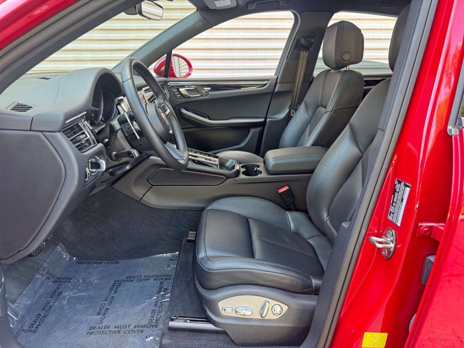 Used 2024 Porsche Macan AWD/4WD image 17