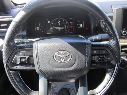 Used 2024 Toyota Tacoma SR5 AWD/4WD image 18