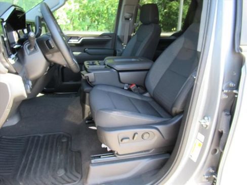 Used 2024 Chevrolet Silverado 1500 LT AWD/4WD image 17