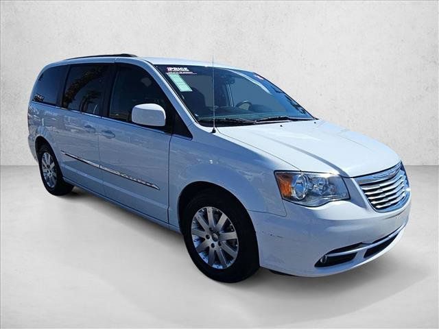 Used 2016 Chrysler Town & Country Touring FWD image 3