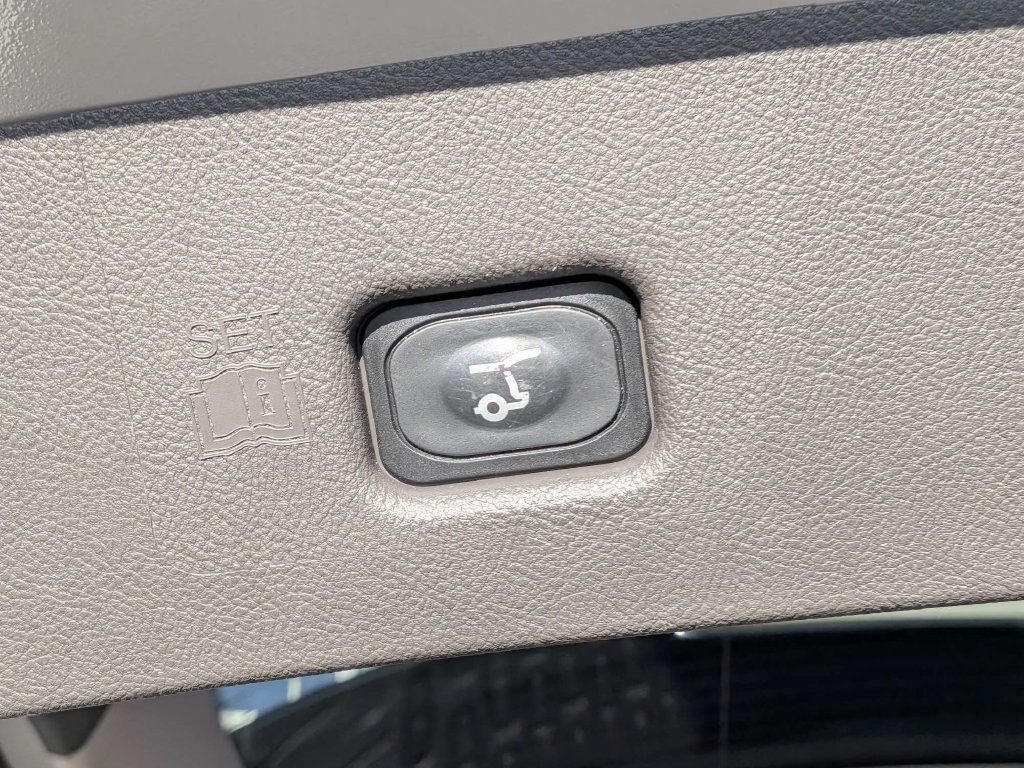 Used 2022 Lincoln Nautilus Reserve AWD/4WD image 11