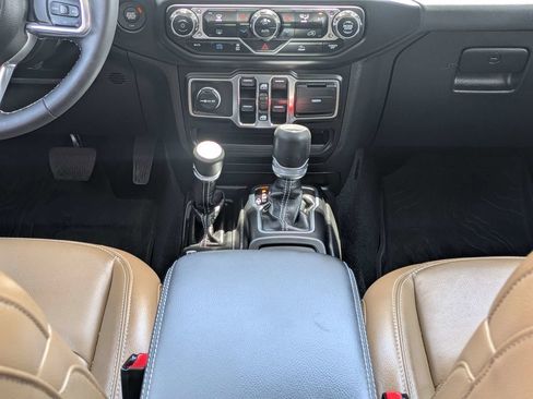 Used 2023 Jeep Wrangler Unlimited Sahara AWD/4WD image 19
