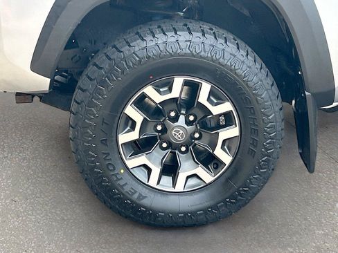 Used 2022 Toyota Tacoma TRD Off-Road AWD/4WD image 40