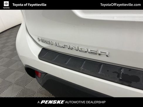Certified 2025 Toyota Highlander XLE image 3