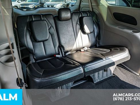 Used 2024 Chrysler Pacifica Touring-L FWD image 22