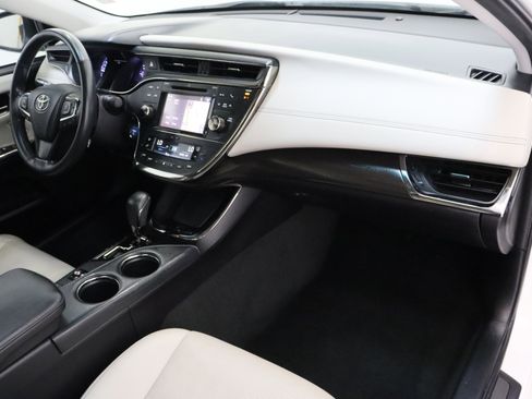 Used 2018 Toyota Avalon Limited FWD image 40