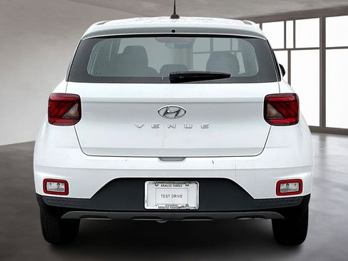 Certified 2025 Hyundai Venue SE image 5