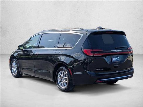 Used 2022 Chrysler Pacifica Touring-L FWD image 7