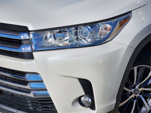 Used 2019 Toyota Highlander XLE image 9