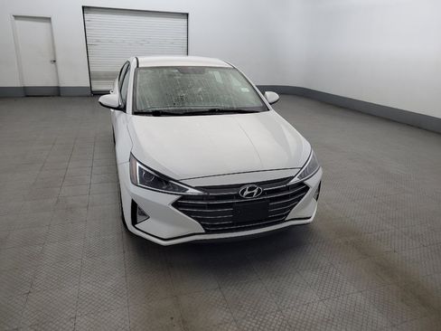 Used 2019 Hyundai Elantra SE FWD image 14