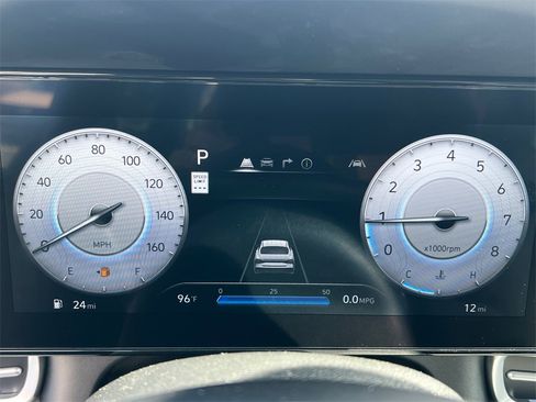 Used 2025 Hyundai Elantra Limited image 26