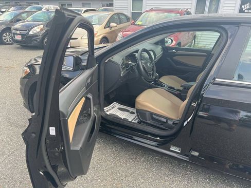 Used 2019 Volkswagen Jetta SE w/ Cold Weather Package FWD image 21