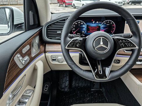 New 2026 Mercedes-Benz GLS 450 4MATIC image 35