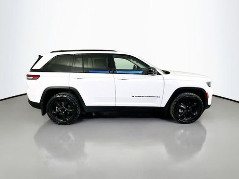 Used 2023 Jeep Grand Cherokee Limited w/ Black Appearance Package image 8