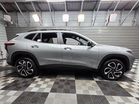 Used 2025 Chevrolet Trax RS w/ Driver Confidence Package FWD image 10