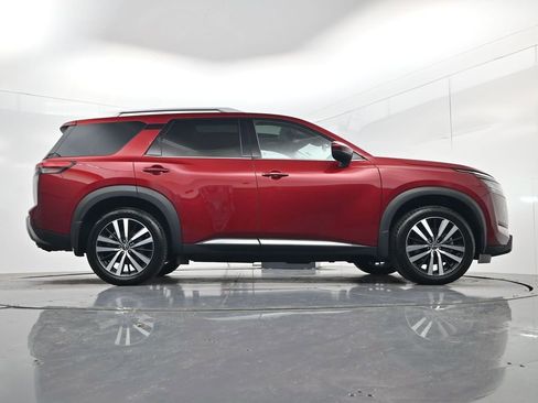 Used 2024 Nissan Pathfinder Platinum w/ Black Appearance Package AWD/4WD image 58