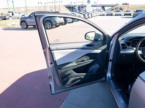 New 2026 Volkswagen Taos SEL image 11