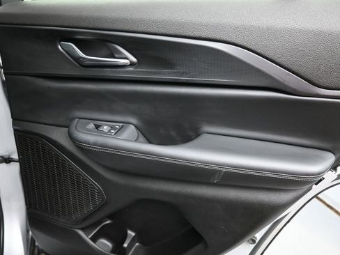 Used 2024 Jeep Grand Cherokee Altitude image 17