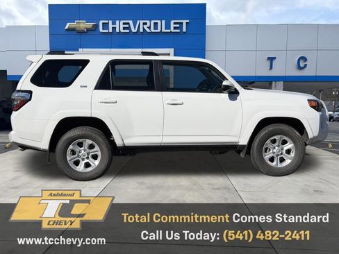 Used 2024 Toyota 4Runner SR5 image 6