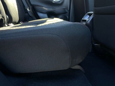 Certified 2025 Honda HR-V Sport image 34