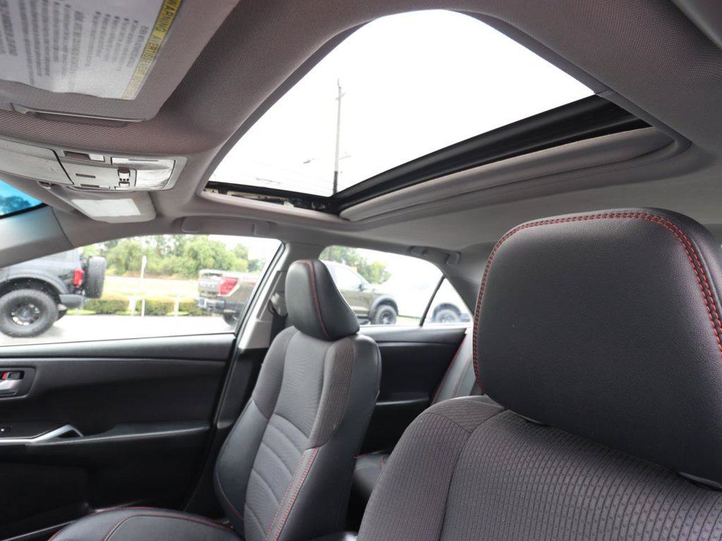 Used 2016 Toyota Camry SE w/ Moonroof Package FWD image 4