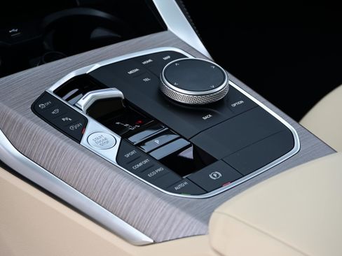 Used 2025 BMW 430i Coupe w/ M Sport Package image 21