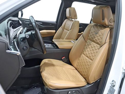 Used 2021 Cadillac Escalade Premium Luxury AWD/4WD image 24