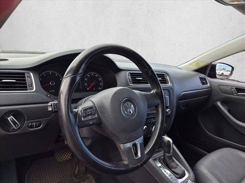 Used 2011 Volkswagen Jetta SE FWD image 9