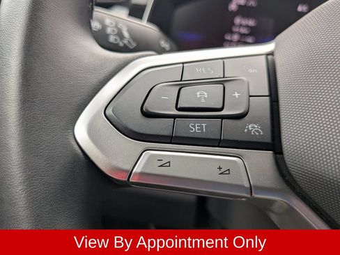 Used 2025 Volkswagen Jetta SE FWD image 19