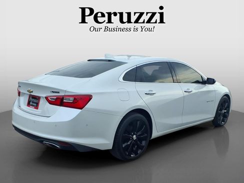 Used 2018 Chevrolet Malibu Premier w/ Premier Sun and Wheel Package FWD image 3