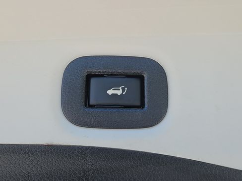 Used 2016 Nissan Rogue SV w/ SV Premium Package AWD/4WD image 13
