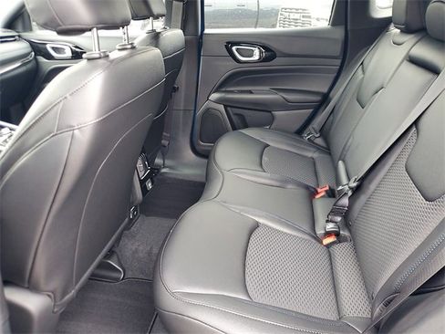 New 2026 Jeep Compass Latitude image 9